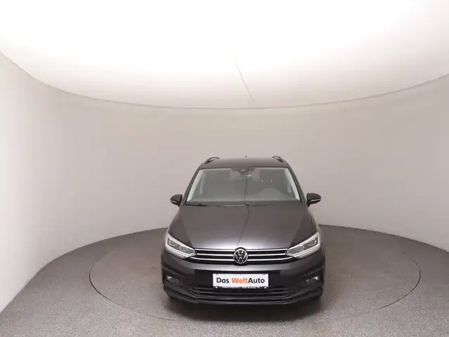 Volkswagen Touran view 3