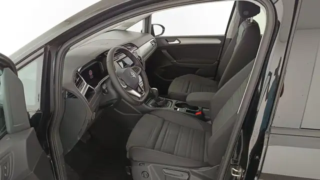 Volkswagen Touran view 9