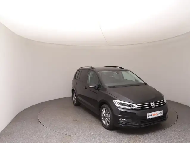 Volkswagen Touran view 2