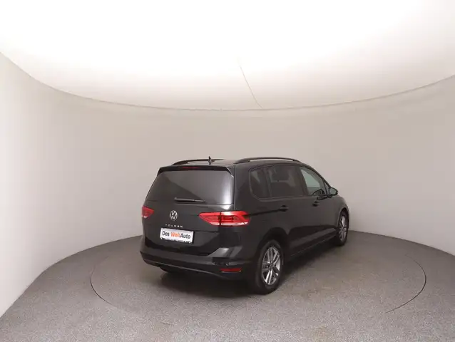 Volkswagen Touran view 4