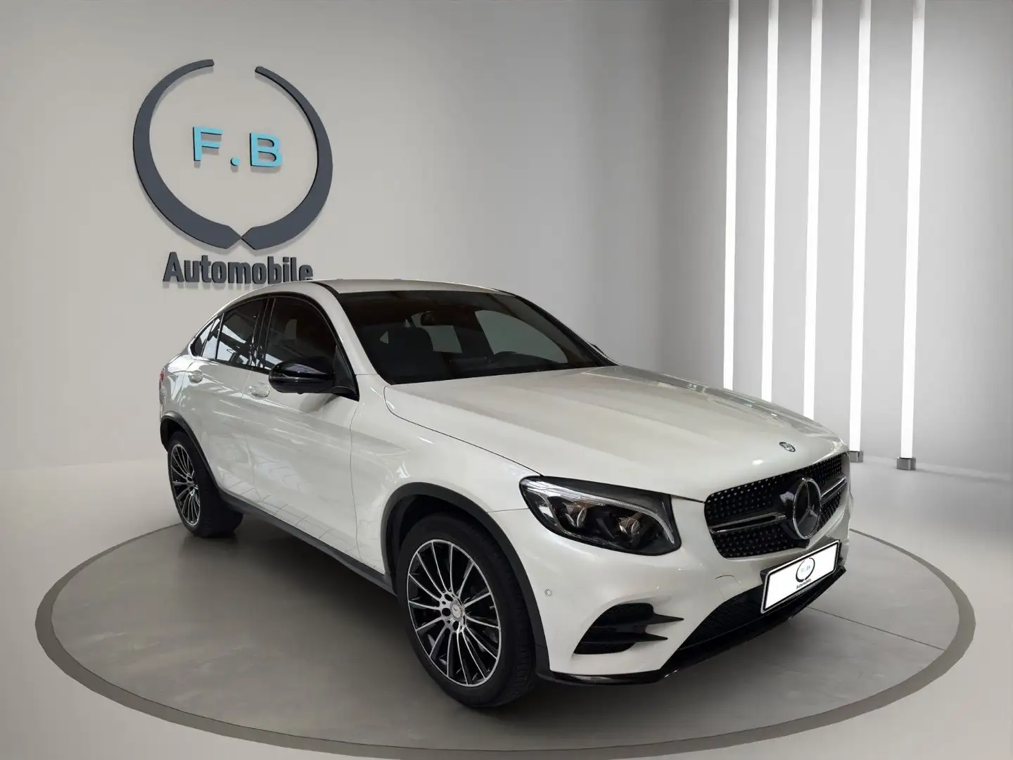 Mercedes-Benz GLC 250 d 4Matic/RFK/AMG/STNDHZG/BURMESTER/360* Weiß - 1