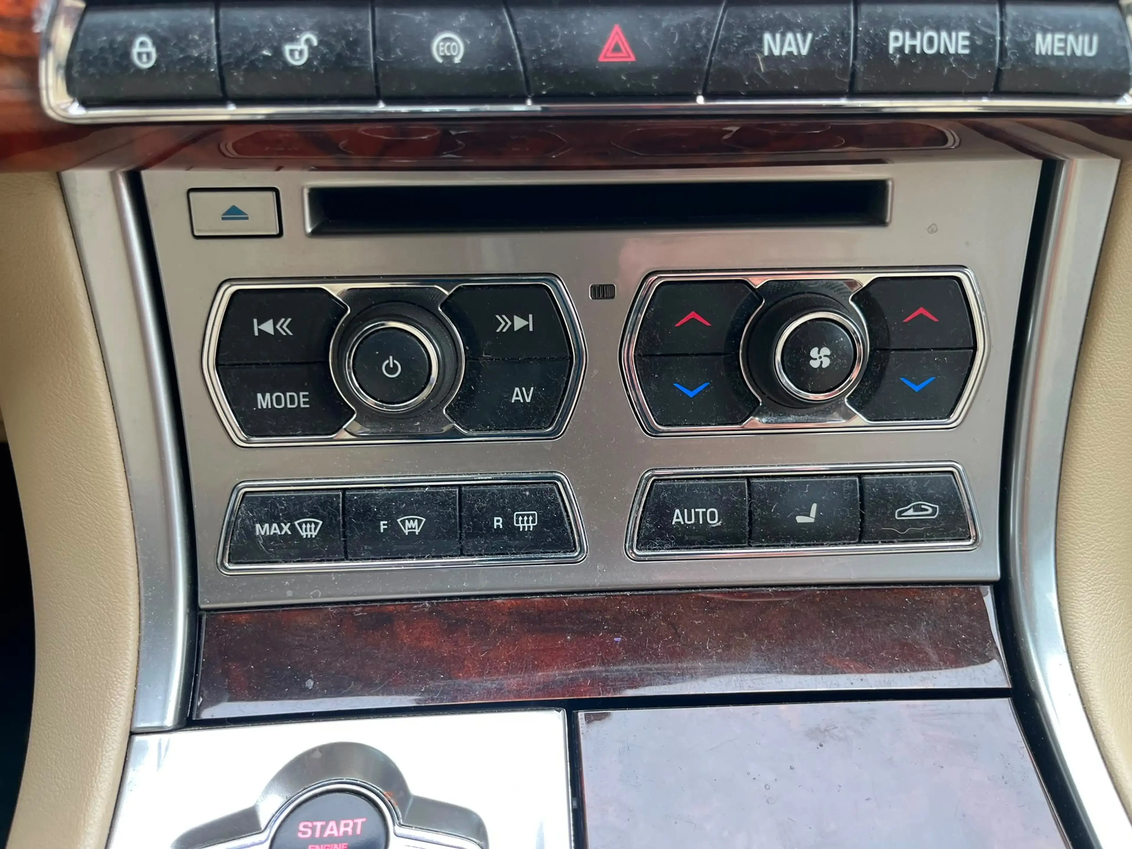 Jaguar XF 2.2 Sportbrake Automatik *LEDER+KAMERA+NAVI* 2013 — photo 13