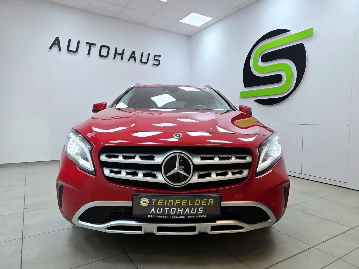 Mercedes-Benz GLA 200 / DISTRONIC / LED / SHZ / NAVI Roşu - 2