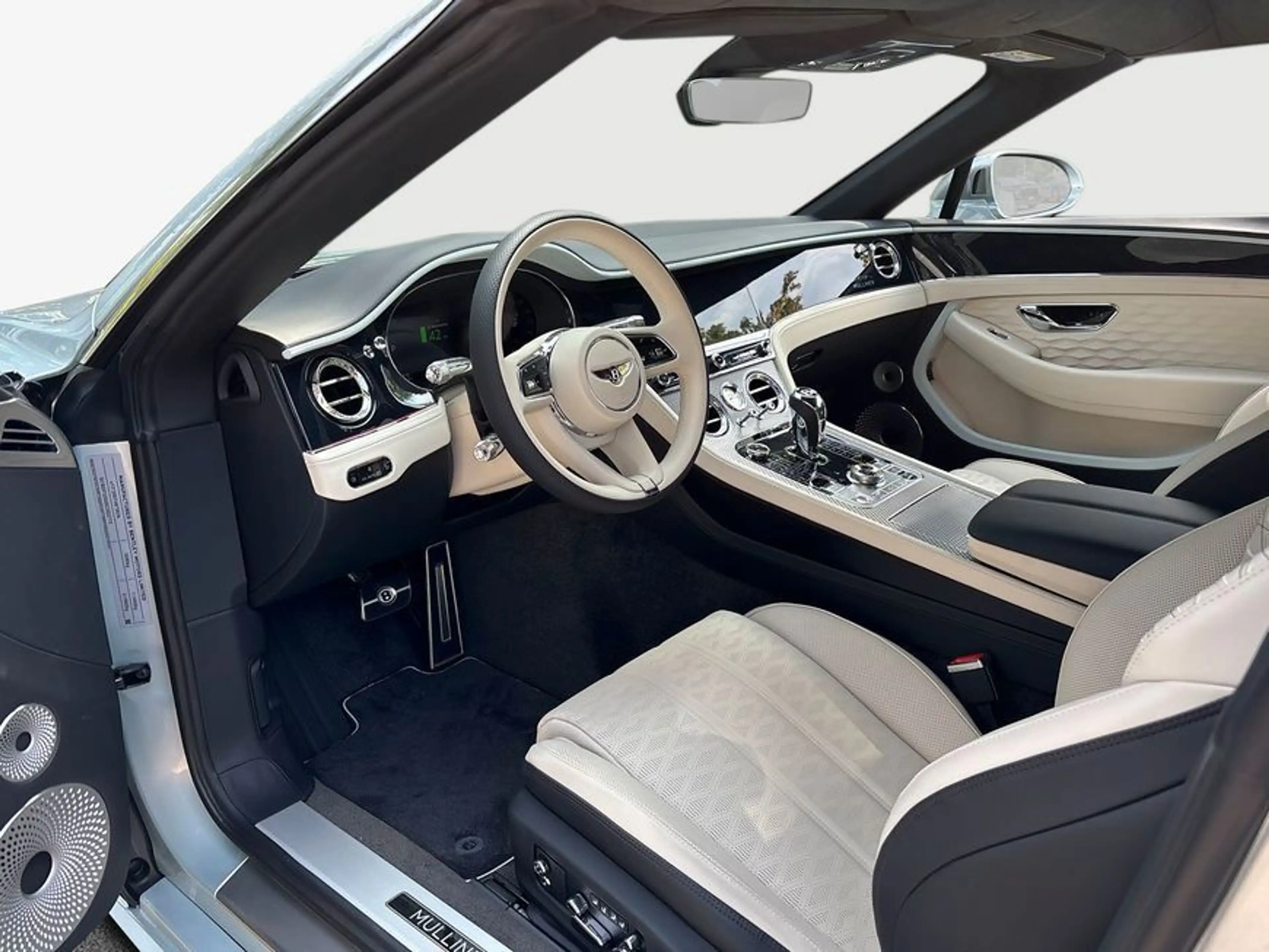 Bentley Continental GTC New Continental GTC V8 Hybrid Mulliner — photo 12