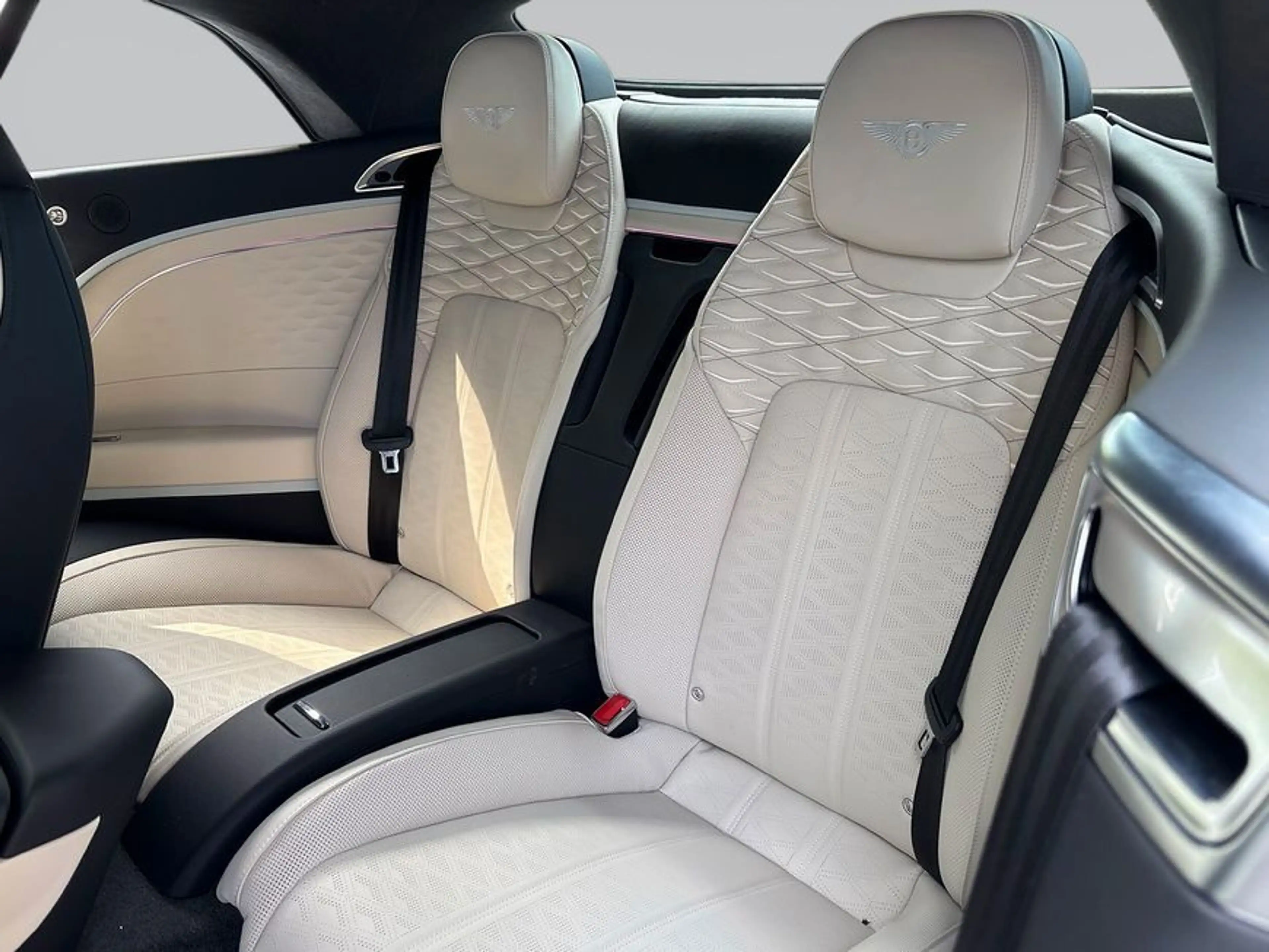 Bentley Continental GTC New Continental GTC V8 Hybrid Mulliner — photo 14