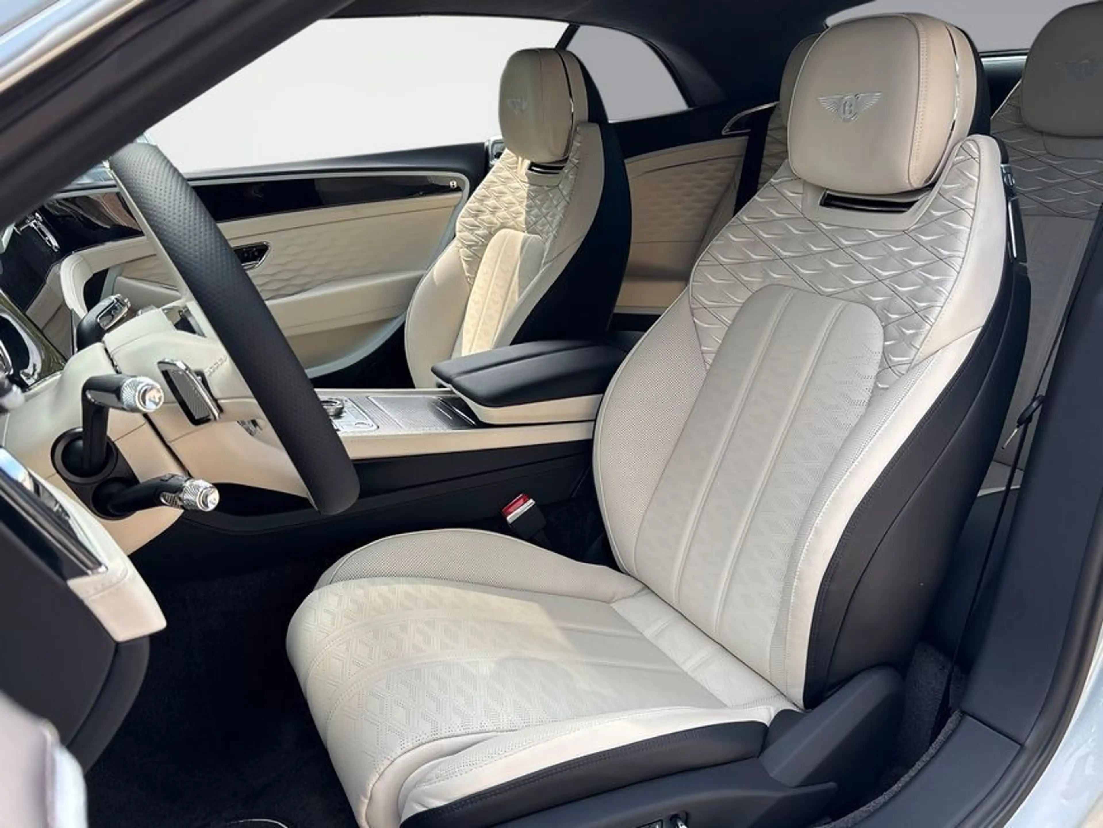 Bentley Continental GTC New Continental GTC V8 Hybrid Mulliner — photo 13