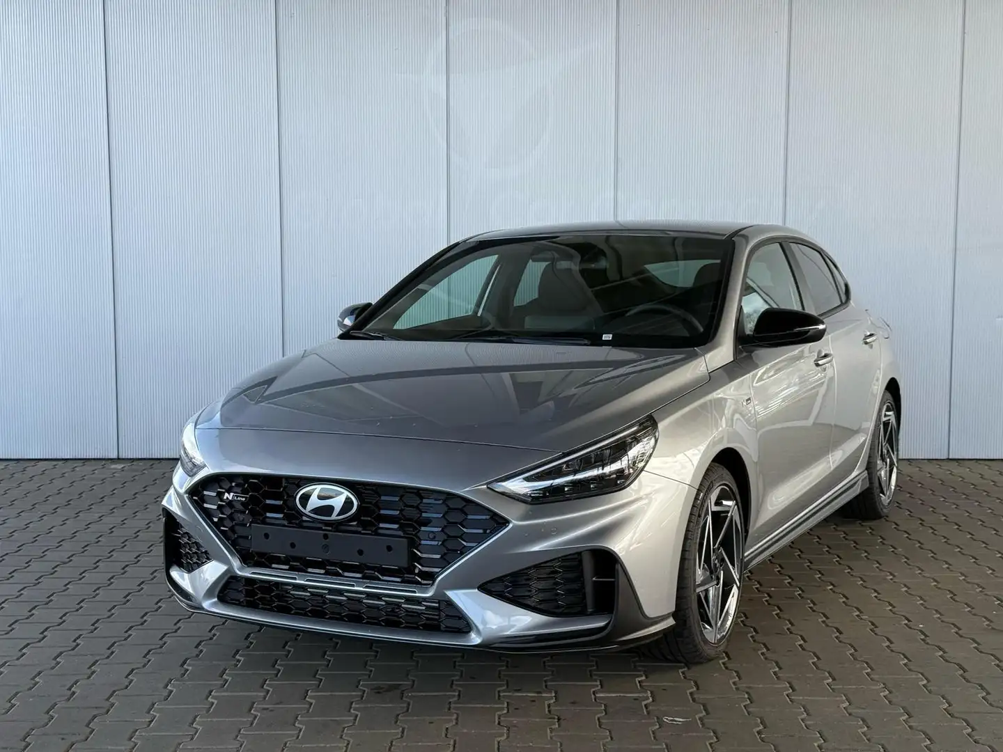 Hyundai i30 Fastback N-Line 1.5 T-GDI mHEV DCT 140 PS / ACC... Silber - 1
