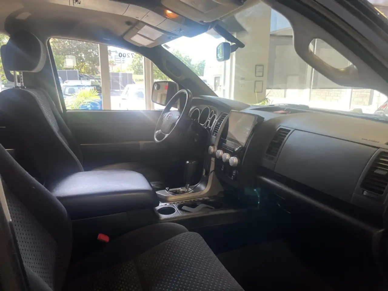 Toyota Tundra снимка Toyota Tundra