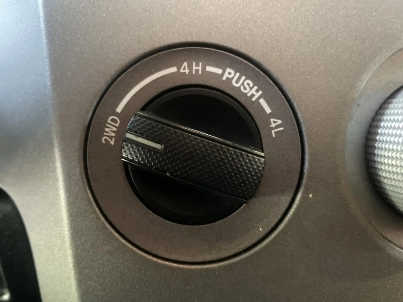 Toyota Tundra снимка Toyota Tundra