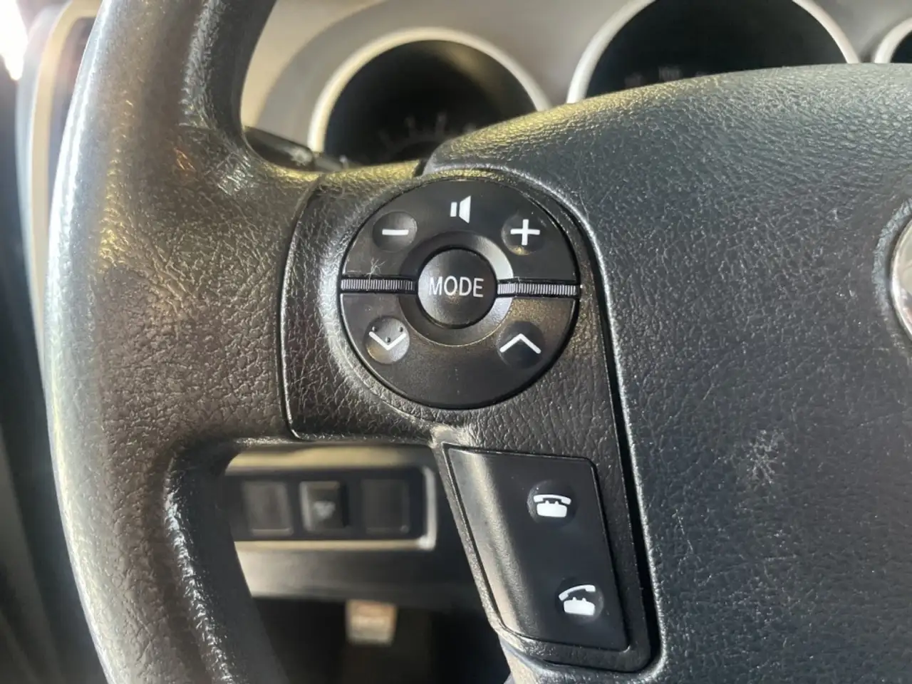 Toyota Tundra снимка Toyota Tundra