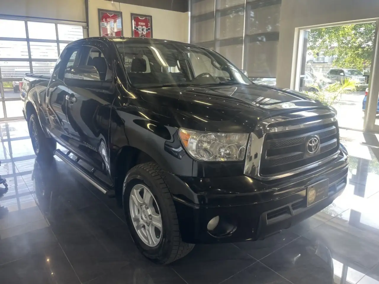 Toyota Tundra снимка Toyota Tundra