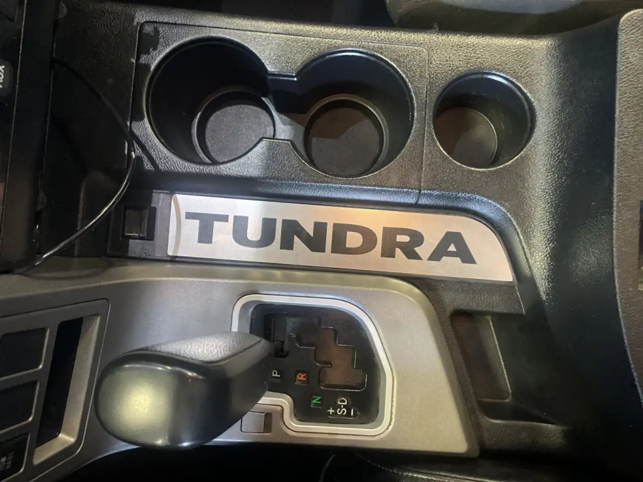 Toyota Tundra снимка Toyota Tundra