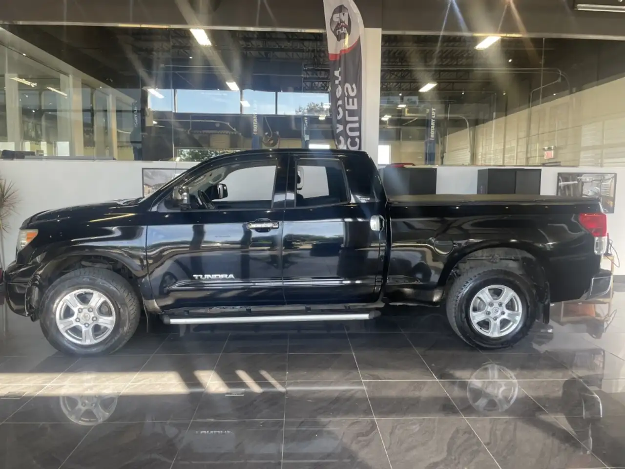 Toyota Tundra снимка Toyota Tundra