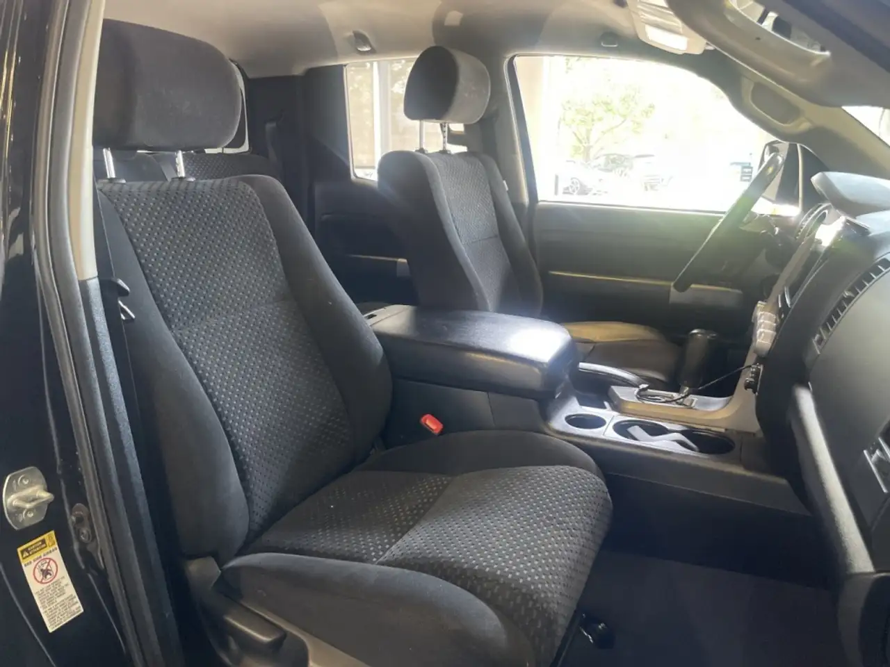 Toyota Tundra снимка Toyota Tundra