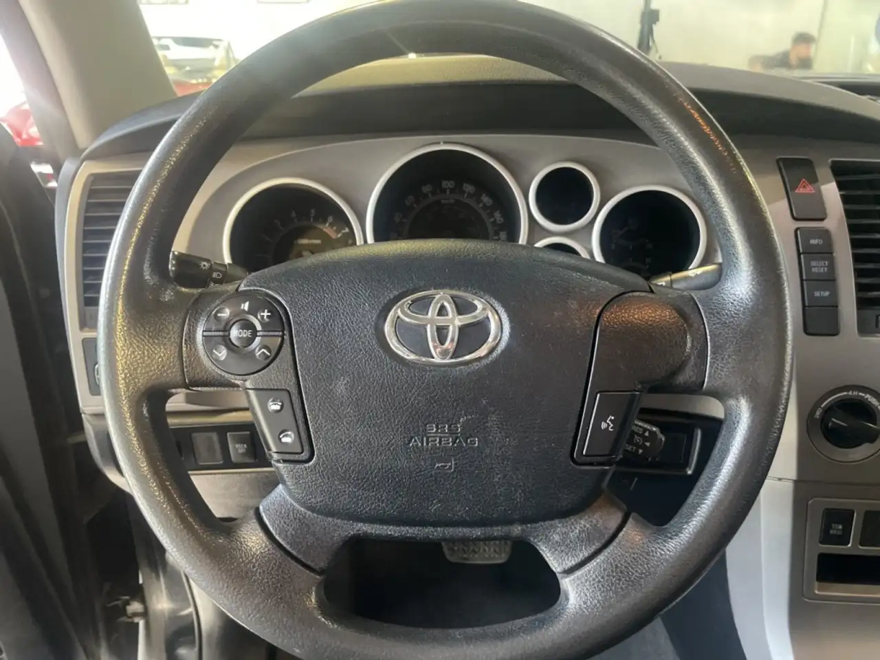 Toyota Tundra снимка Toyota Tundra