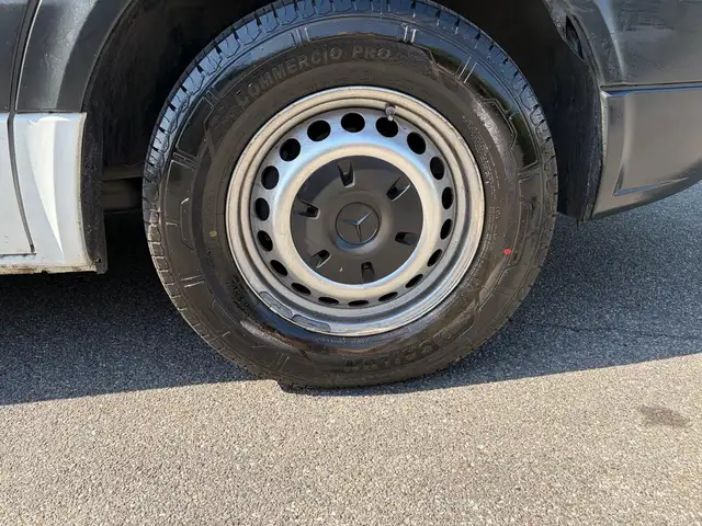 Mercedes-Benz Sprinter view 11
