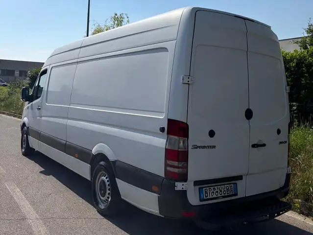 Mercedes-Benz Sprinter view 9