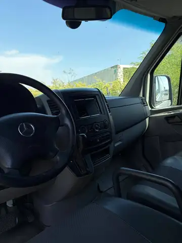 Mercedes-Benz Sprinter view 8