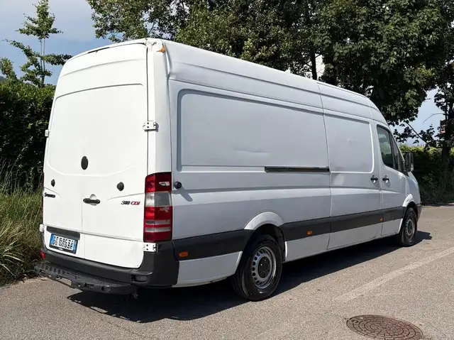 Mercedes-Benz Sprinter view 5