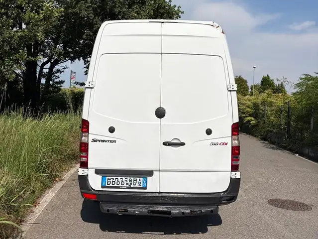 Mercedes-Benz Sprinter view 6