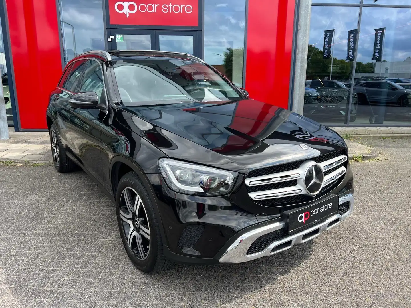 Mercedes-Benz GLC 300 300e 4MATIC Business Solution Luxury Noir - 2