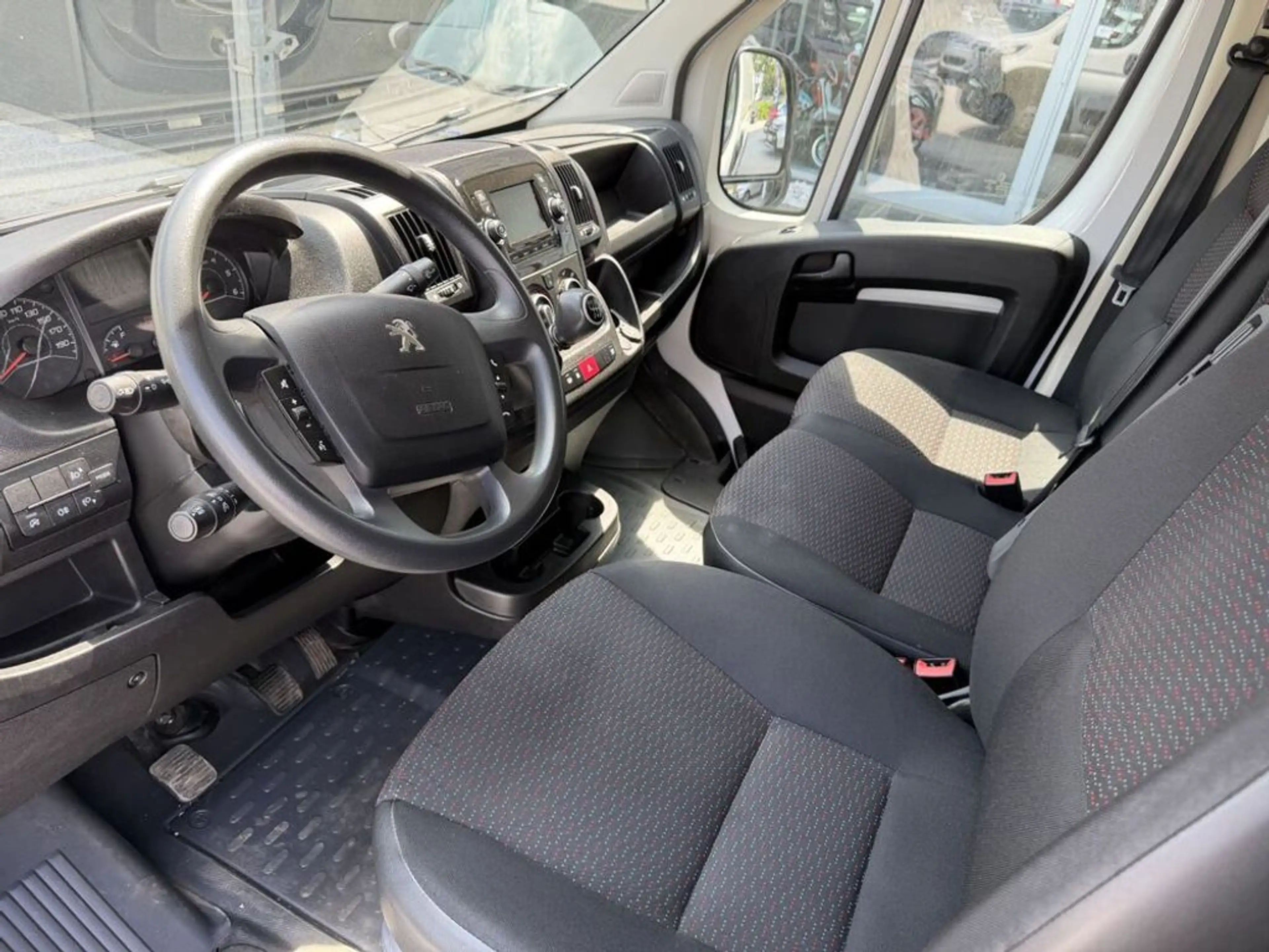 Peugeot Boxer 35+ L4H2 BlueHDi 140 S&S — photo 14