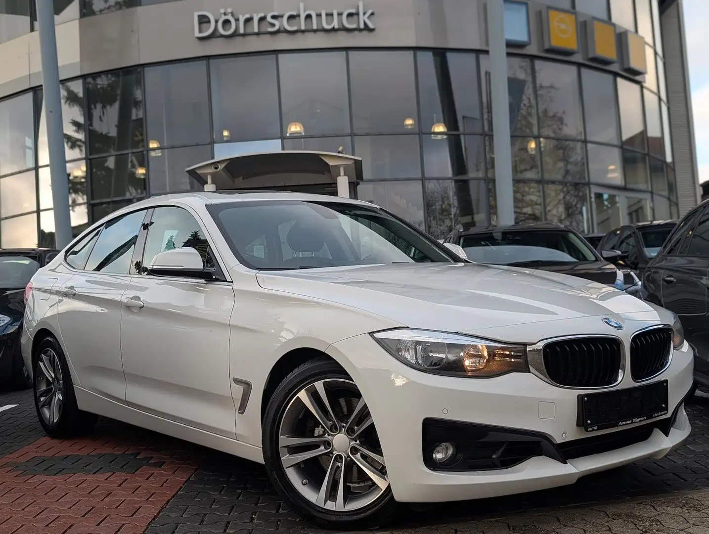 BMW 325 325d GT Sport Line *PANO*AHK*NAVI*SHZ*LEDER* White - 2