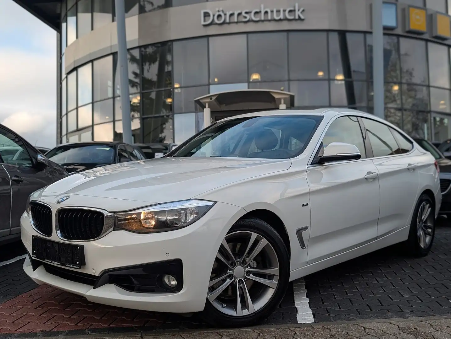 BMW 325 325d GT Sport Line *PANO*AHK*NAVI*SHZ*LEDER* White - 1