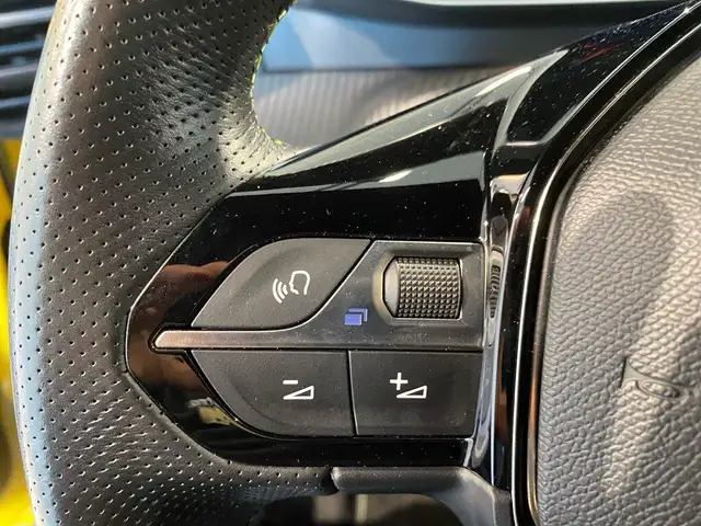Peugeot 208 view 12
