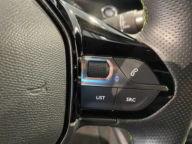 Peugeot 208 view 13