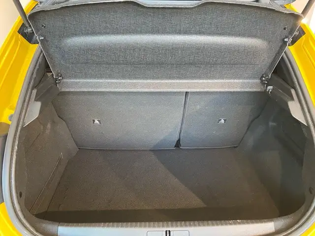 Peugeot 208 view 9