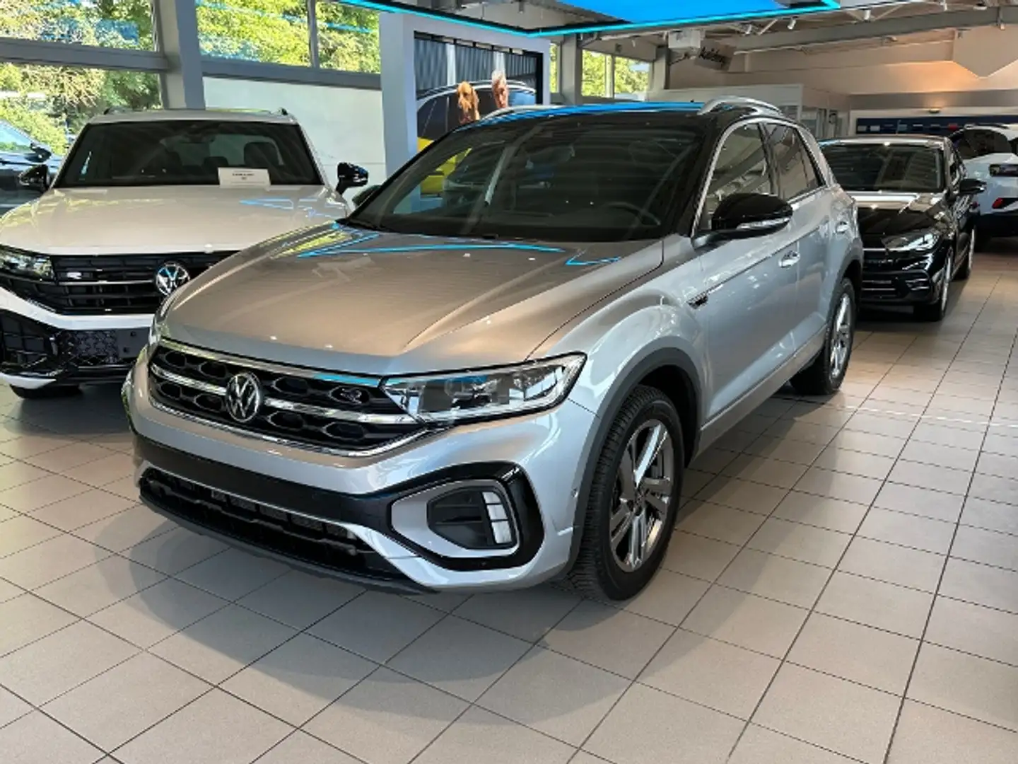 Volkswagen T-Roc 2.0 TDI DSG R-Line NAVI AHK LED Plateado - 2