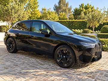 iX xDrive40 M SPORT | SKY LOUNGE | HARMAN KARDON | FULL BLACK