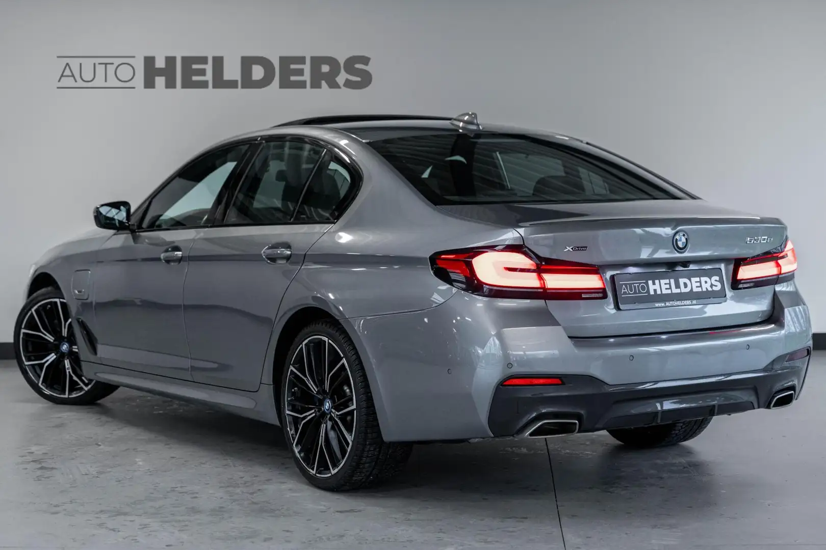 BMW 530 5-serie 530e xDrive M Sport Pano HuD H&K ACC Lane Zilver - 2