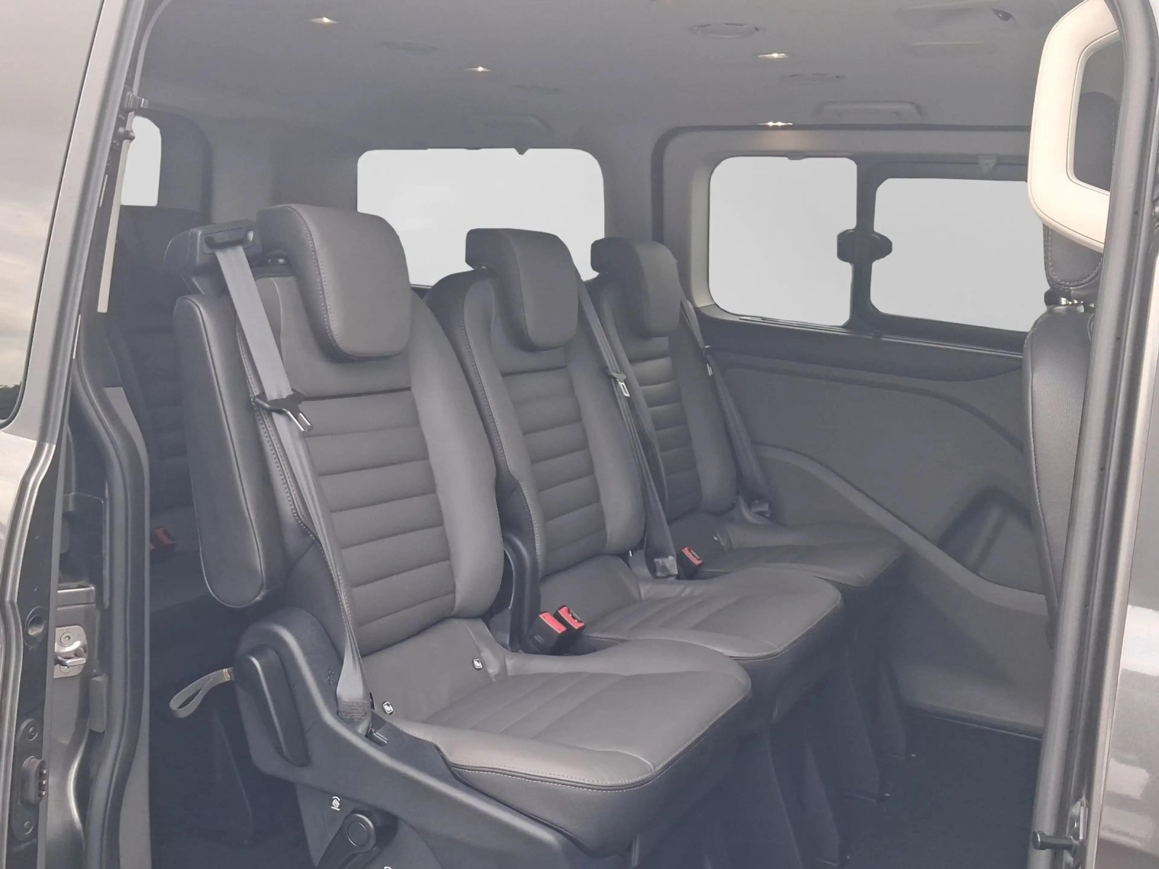 Ford Tourneo 2.0 TDCi TITANIUM X LEDER AHK LM17 — photo 6