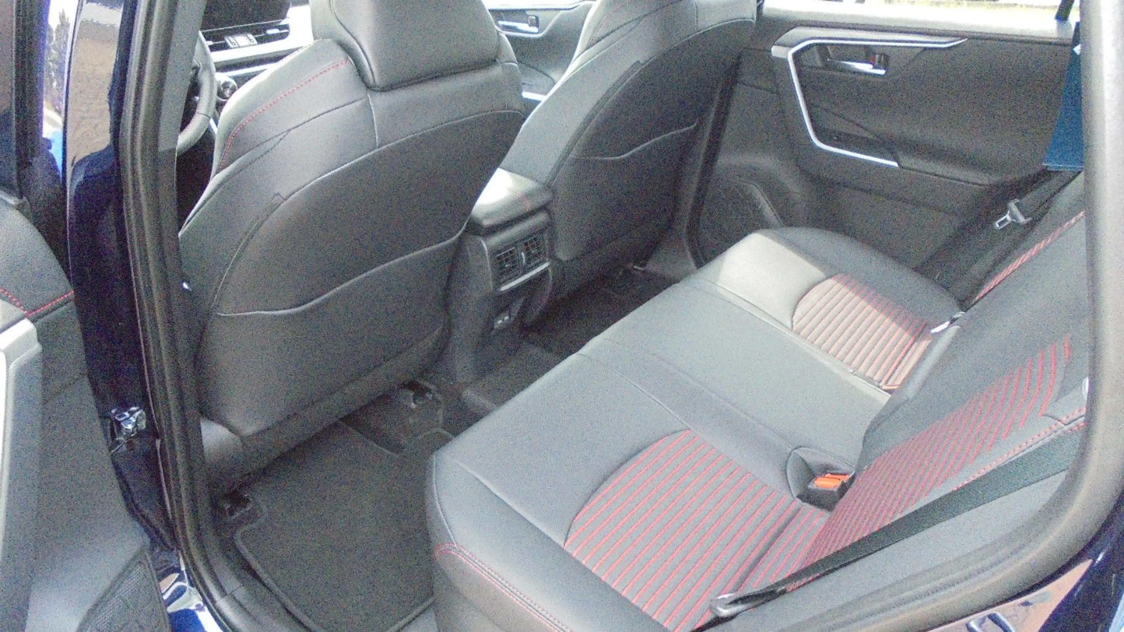 Suzuki Across 2.5 Plug-In Hybrid Comfort+ E-Four — photo 6