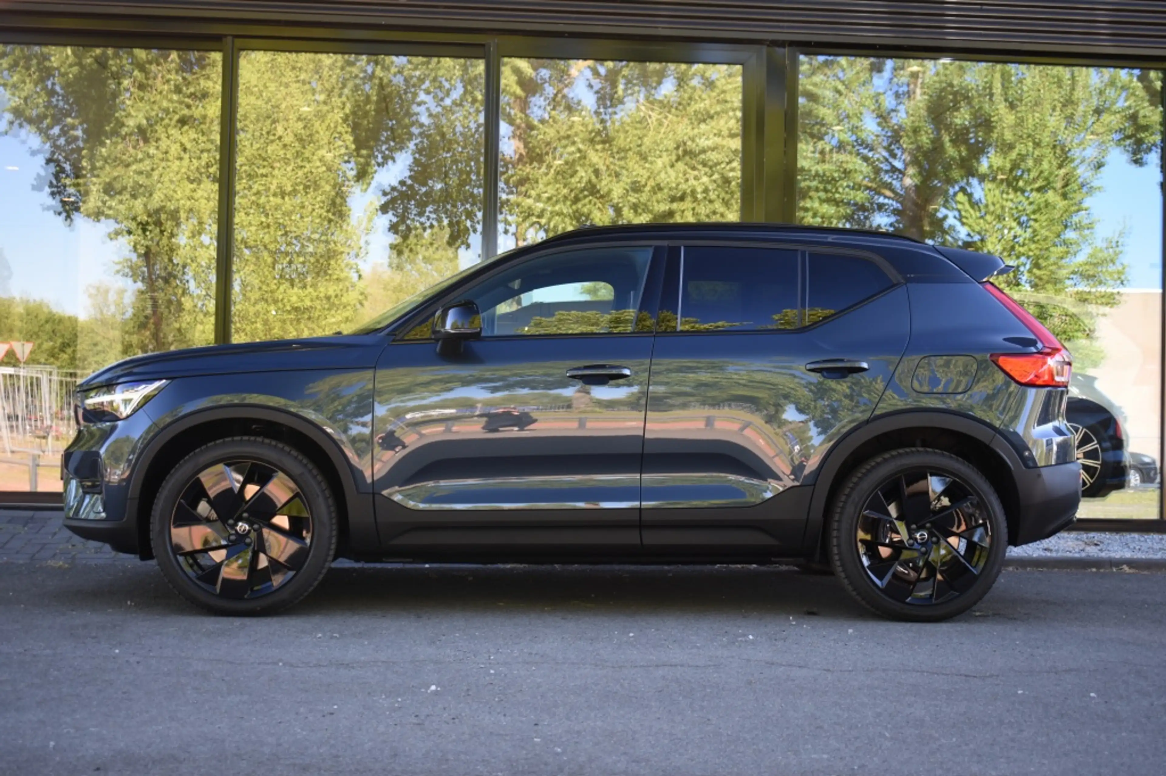 Volvo EX40 Extended Range Ultra Black Edition 252pk/82kWh | G — photo 5