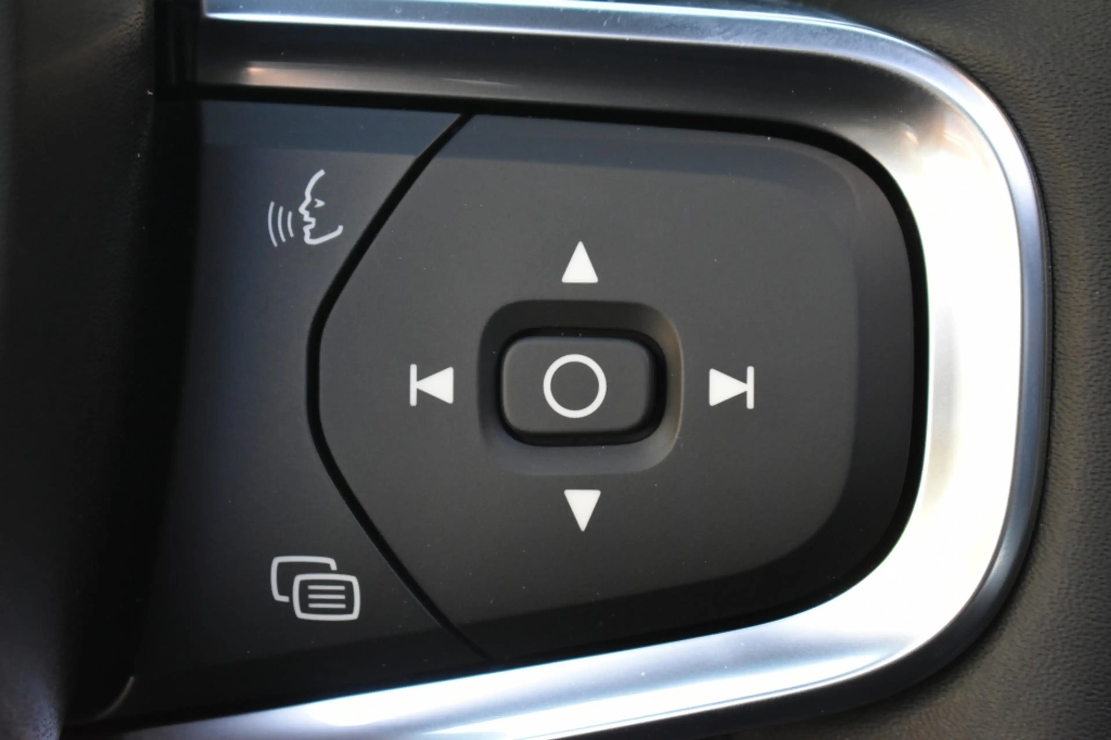 Volvo EX40 Extended Range Ultra Black Edition 252pk/82kWh | G — photo 37
