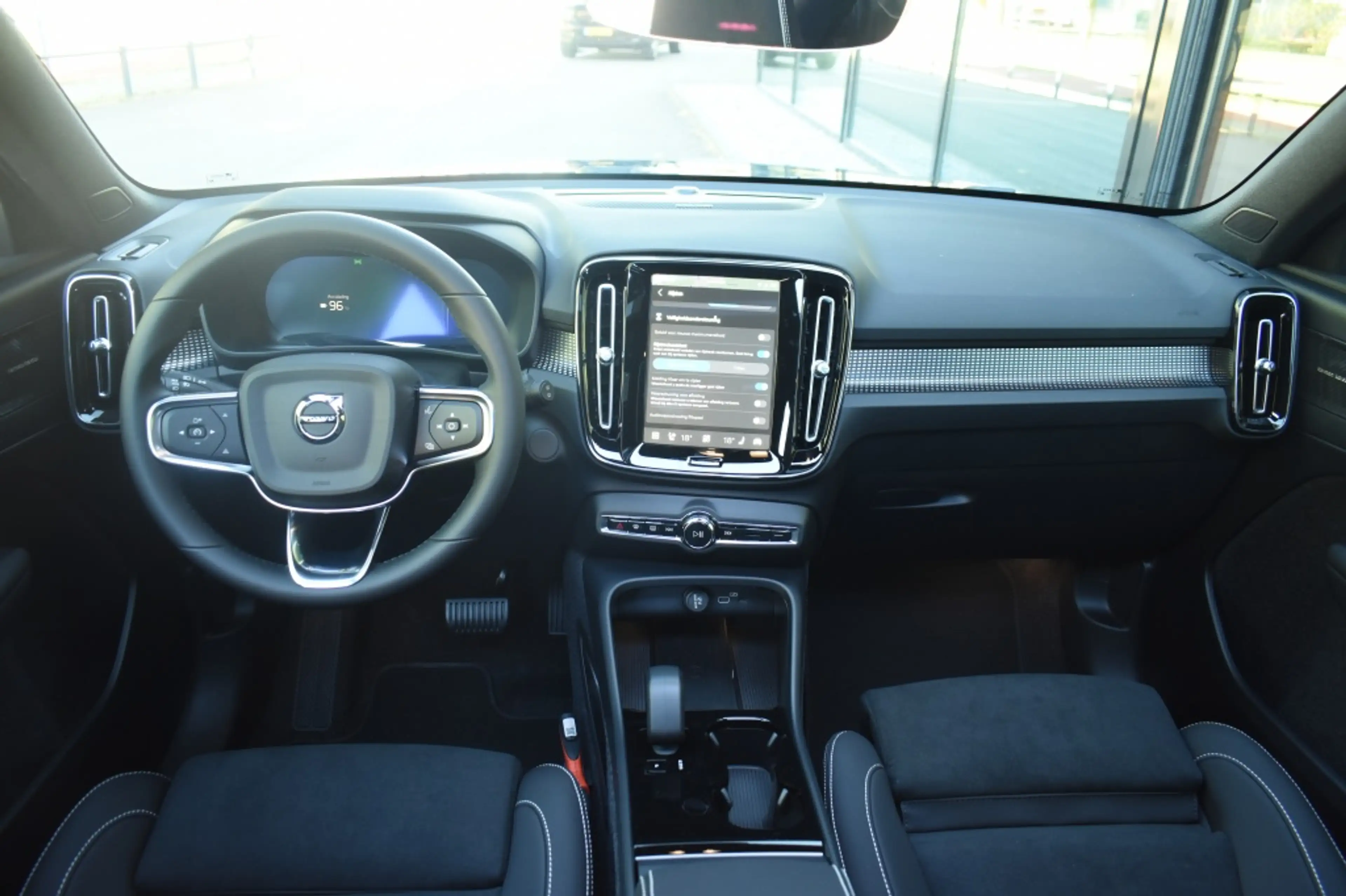 Volvo EX40 Extended Range Ultra Black Edition 252pk/82kWh | G — photo 3