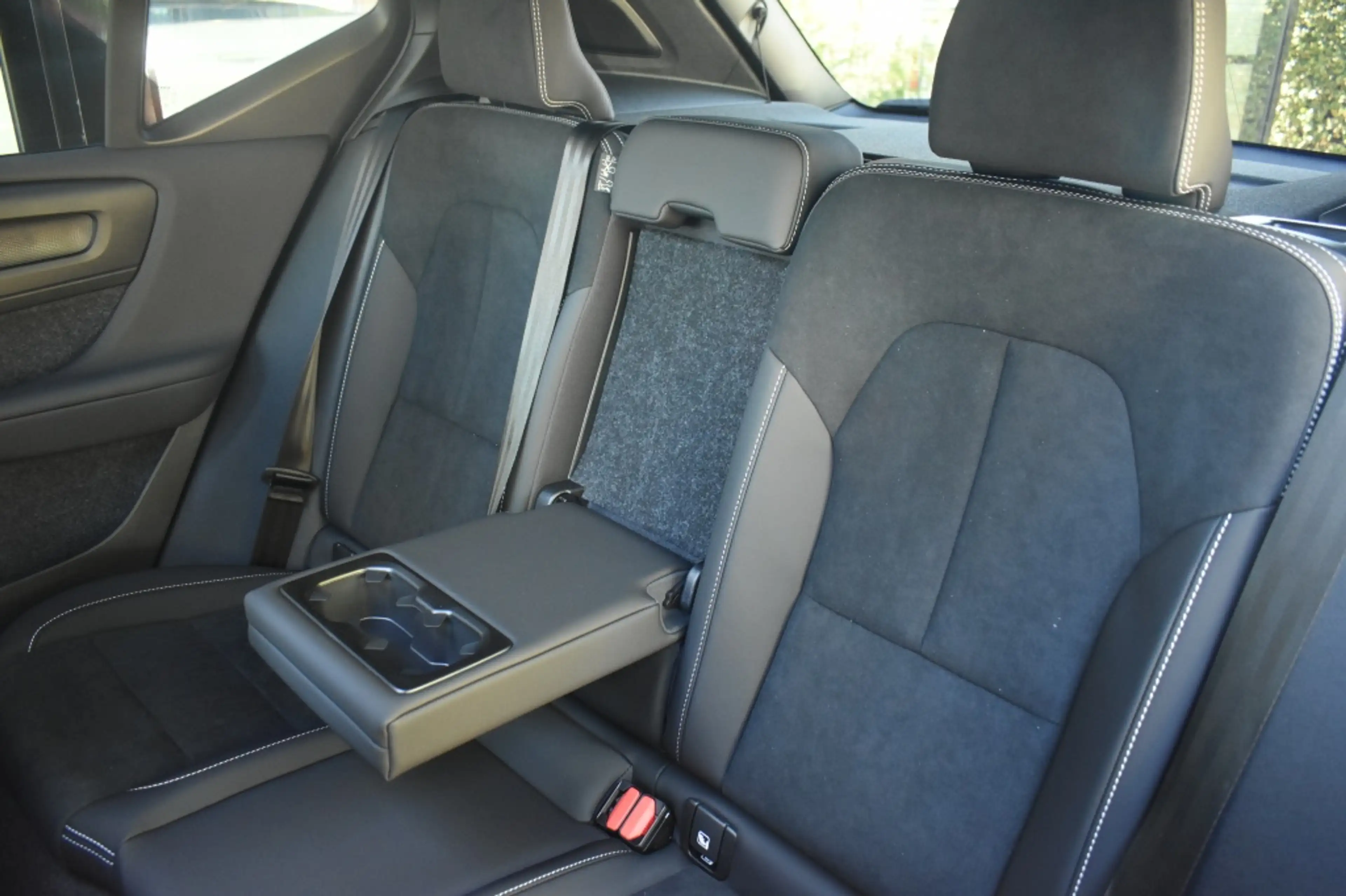 Volvo EX40 Extended Range Ultra Black Edition 252pk/82kWh | G — photo 24