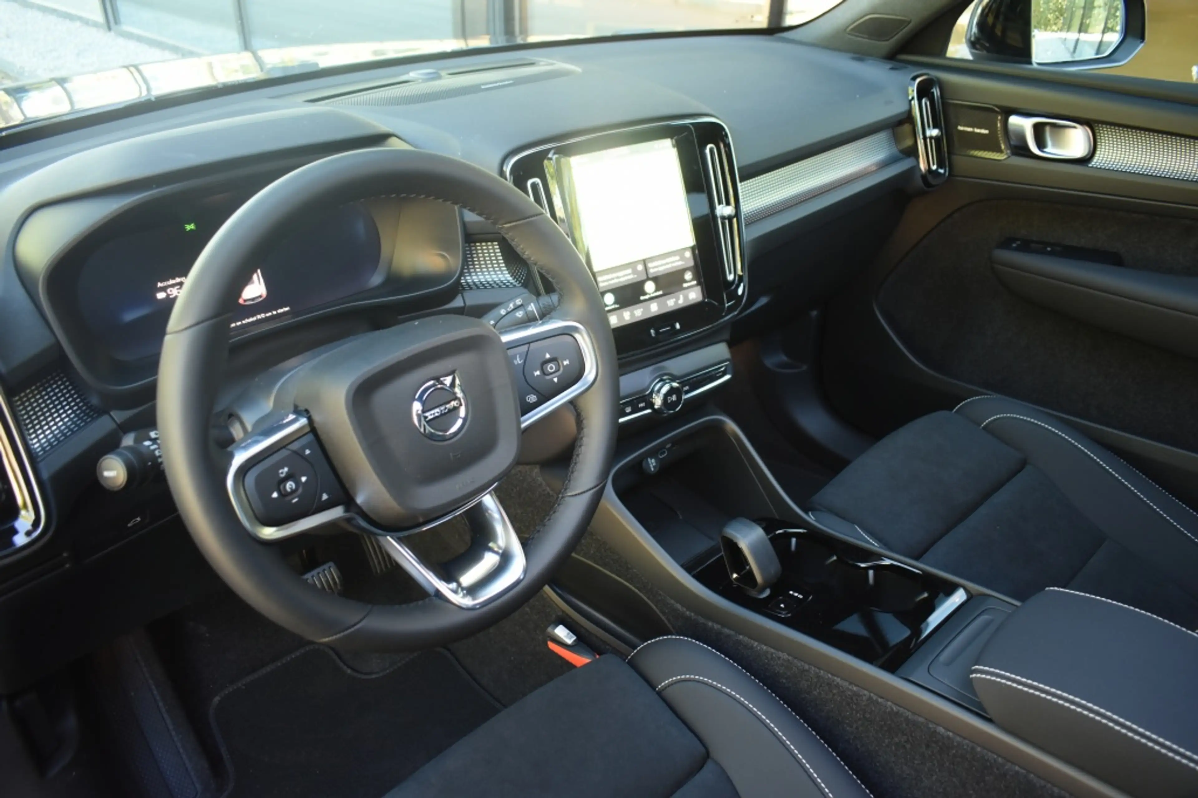 Volvo EX40 Extended Range Ultra Black Edition 252pk/82kWh | G — photo 19