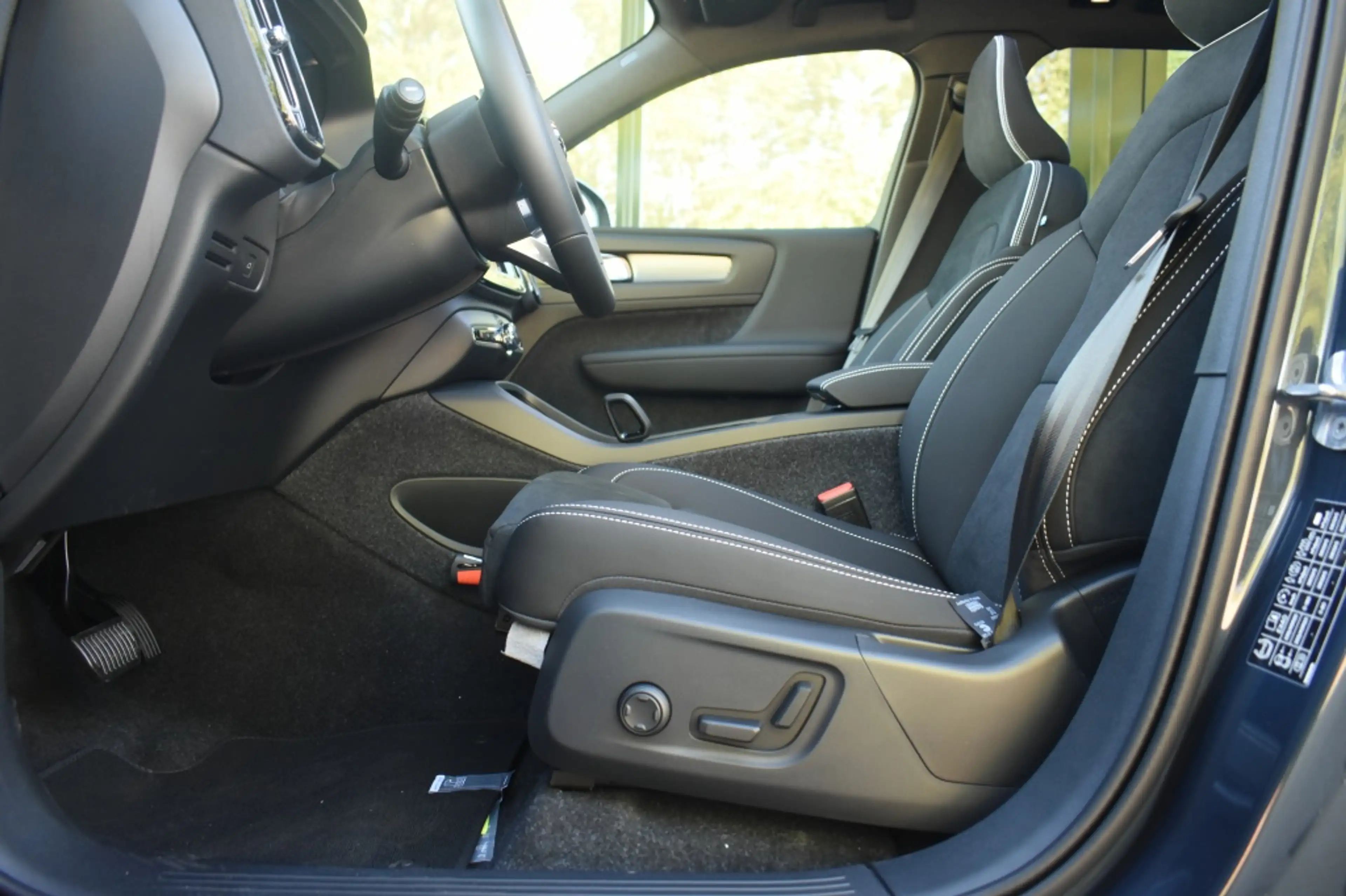 Volvo EX40 Extended Range Ultra Black Edition 252pk/82kWh | G — photo 22