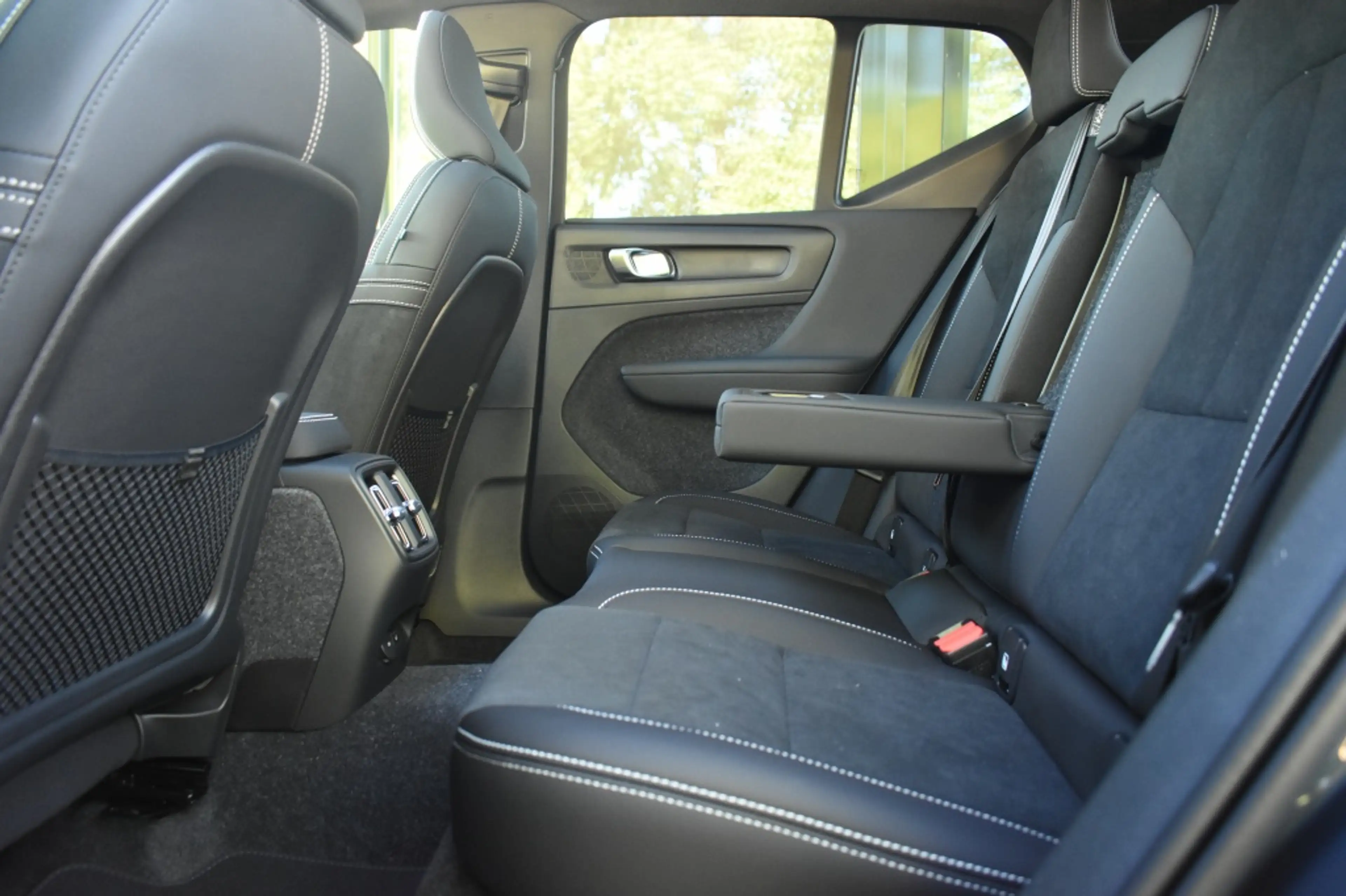Volvo EX40 Extended Range Ultra Black Edition 252pk/82kWh | G — photo 25