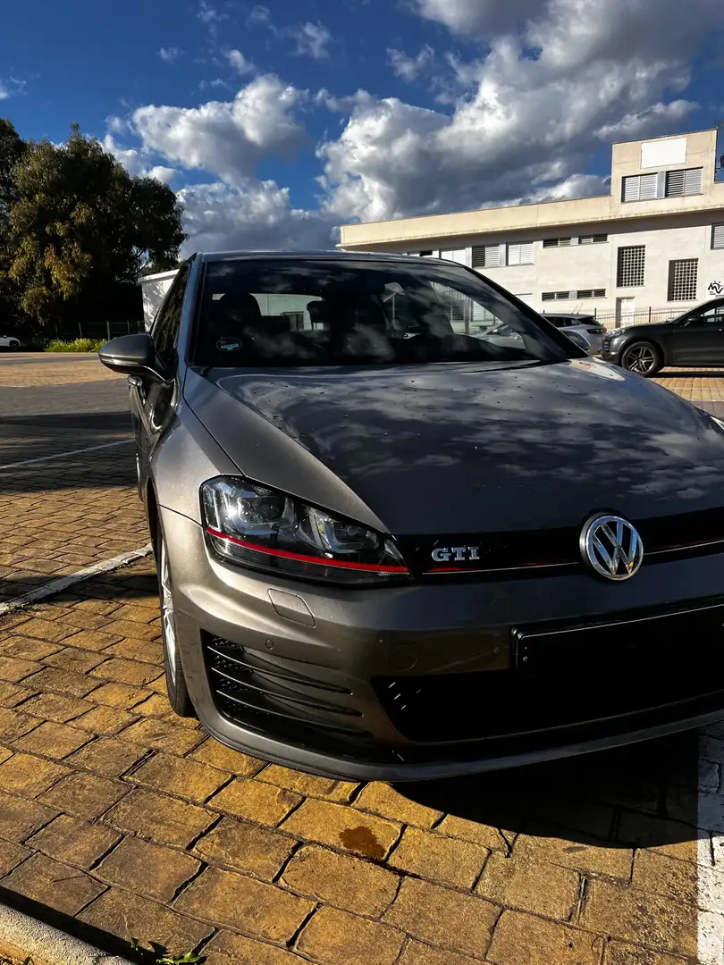 Volkswagen Golf GTI 2.0 TSI 220 - 1