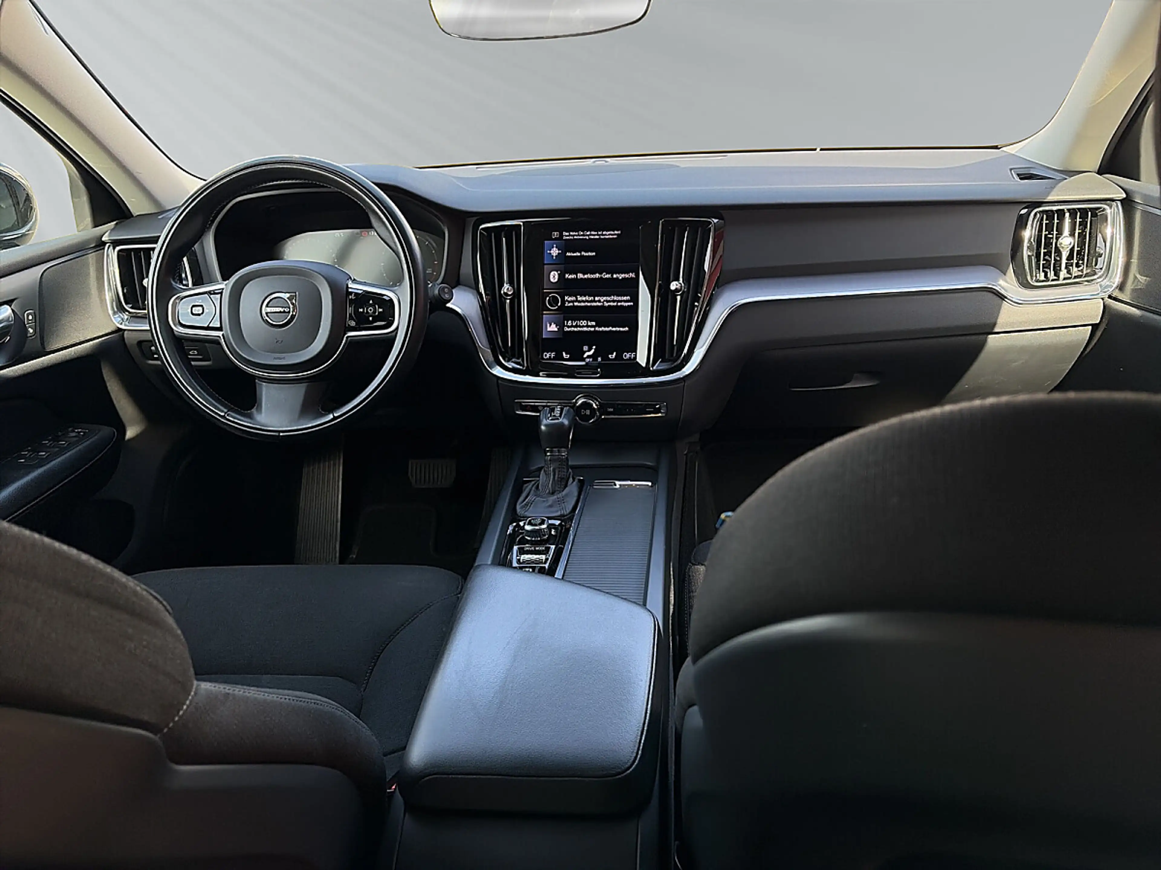 Volvo V60 D3 Momentum Pro Geartronic 110kW / 150PS 6-Gang... — photo 9