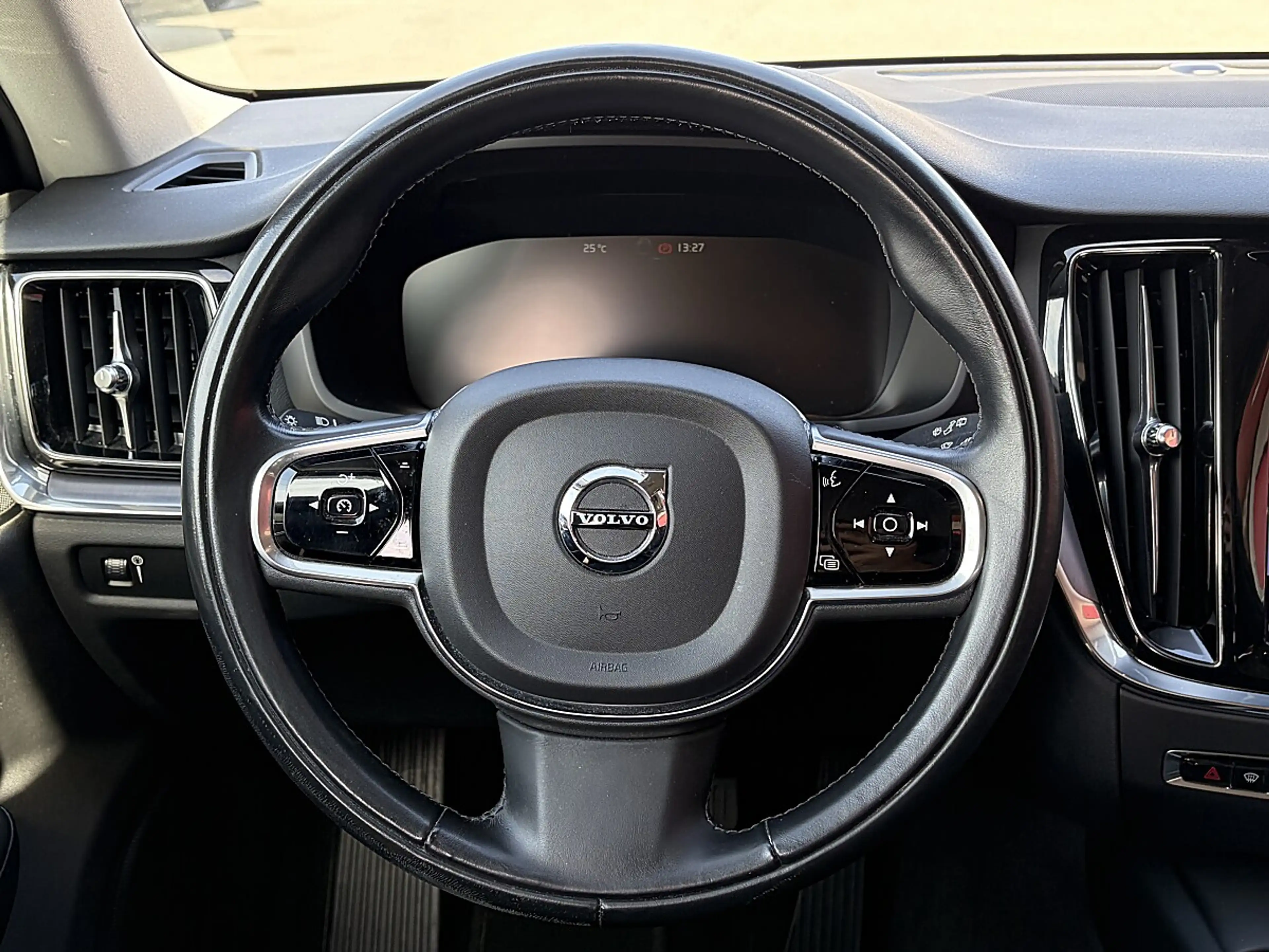 Volvo V60 D3 Momentum Pro Geartronic 110kW / 150PS 6-Gang... — photo 11