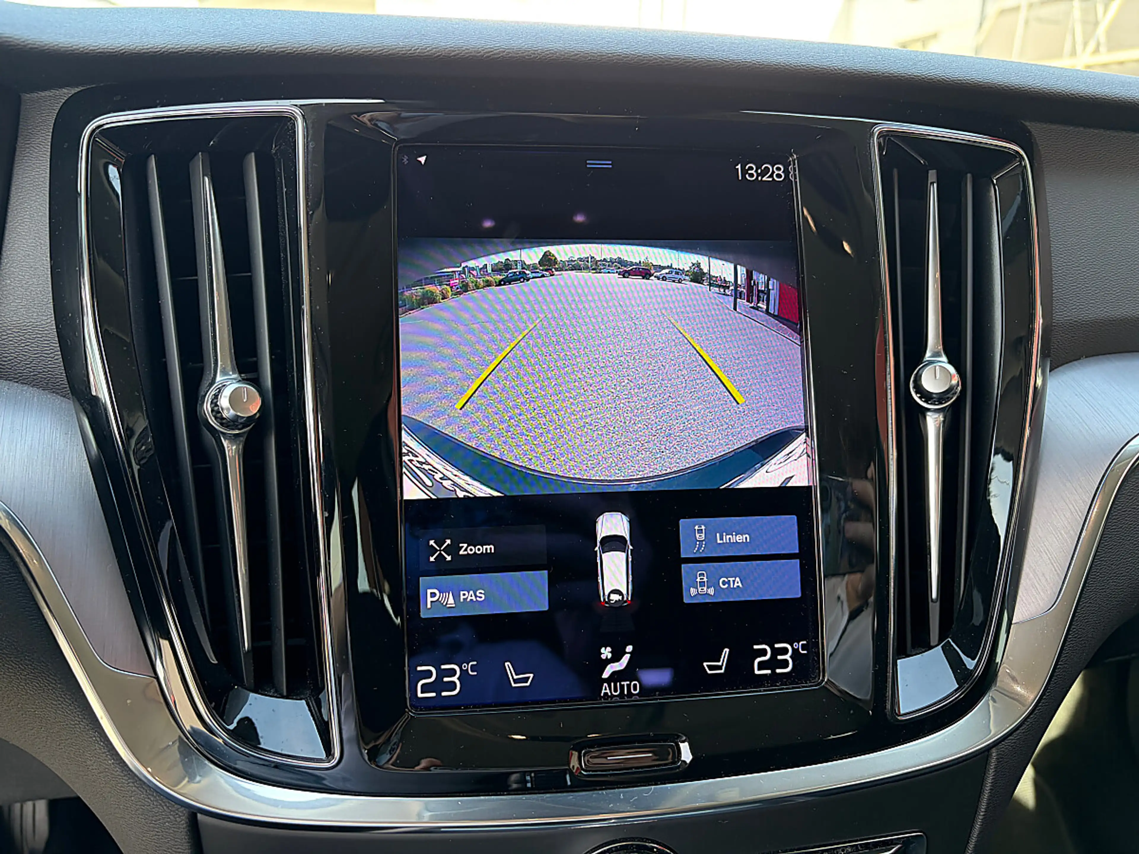 Volvo V60 D3 Momentum Pro Geartronic 110kW / 150PS 6-Gang... — photo 15