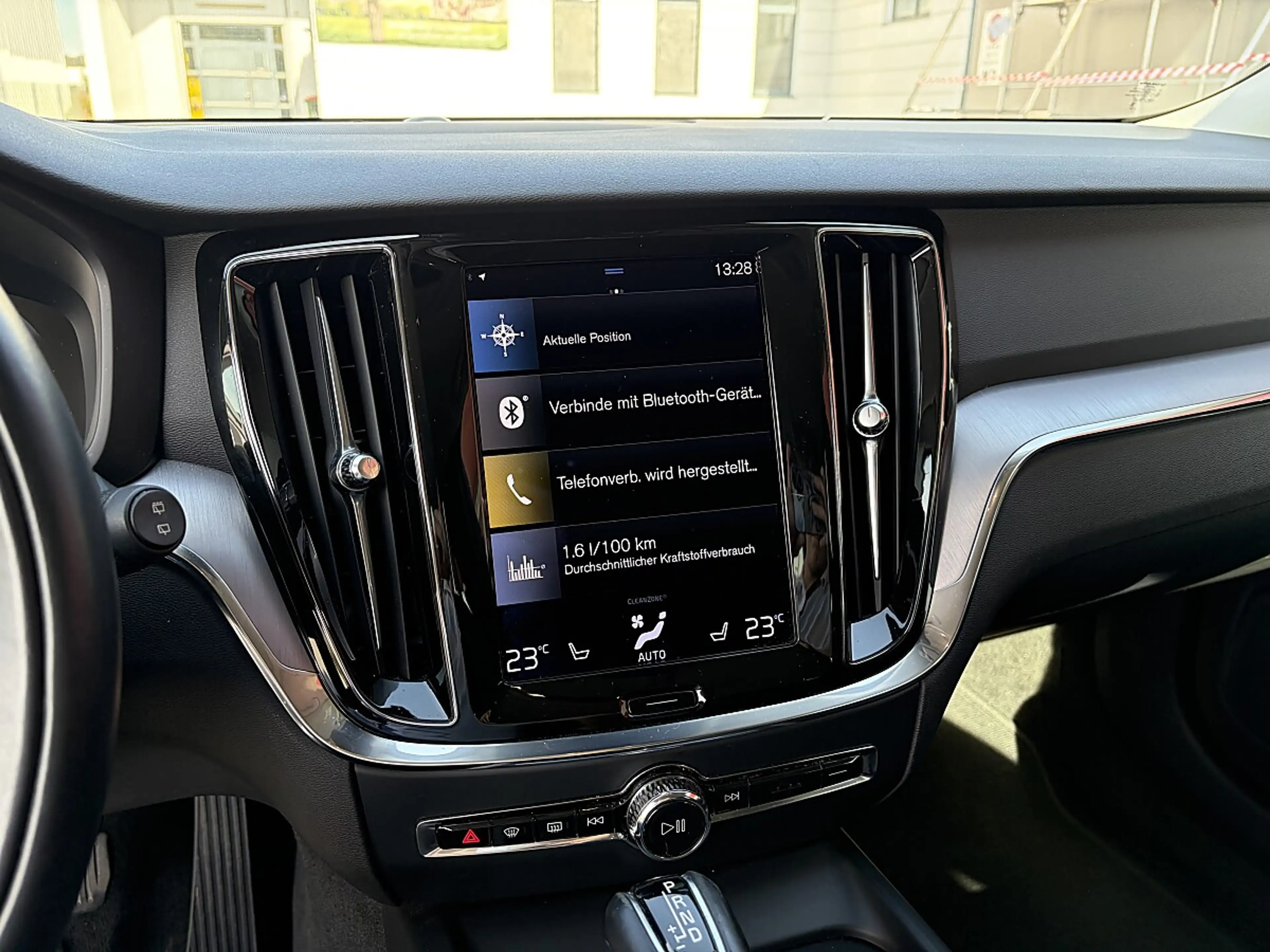 Volvo V60 D3 Momentum Pro Geartronic 110kW / 150PS 6-Gang... — photo 13