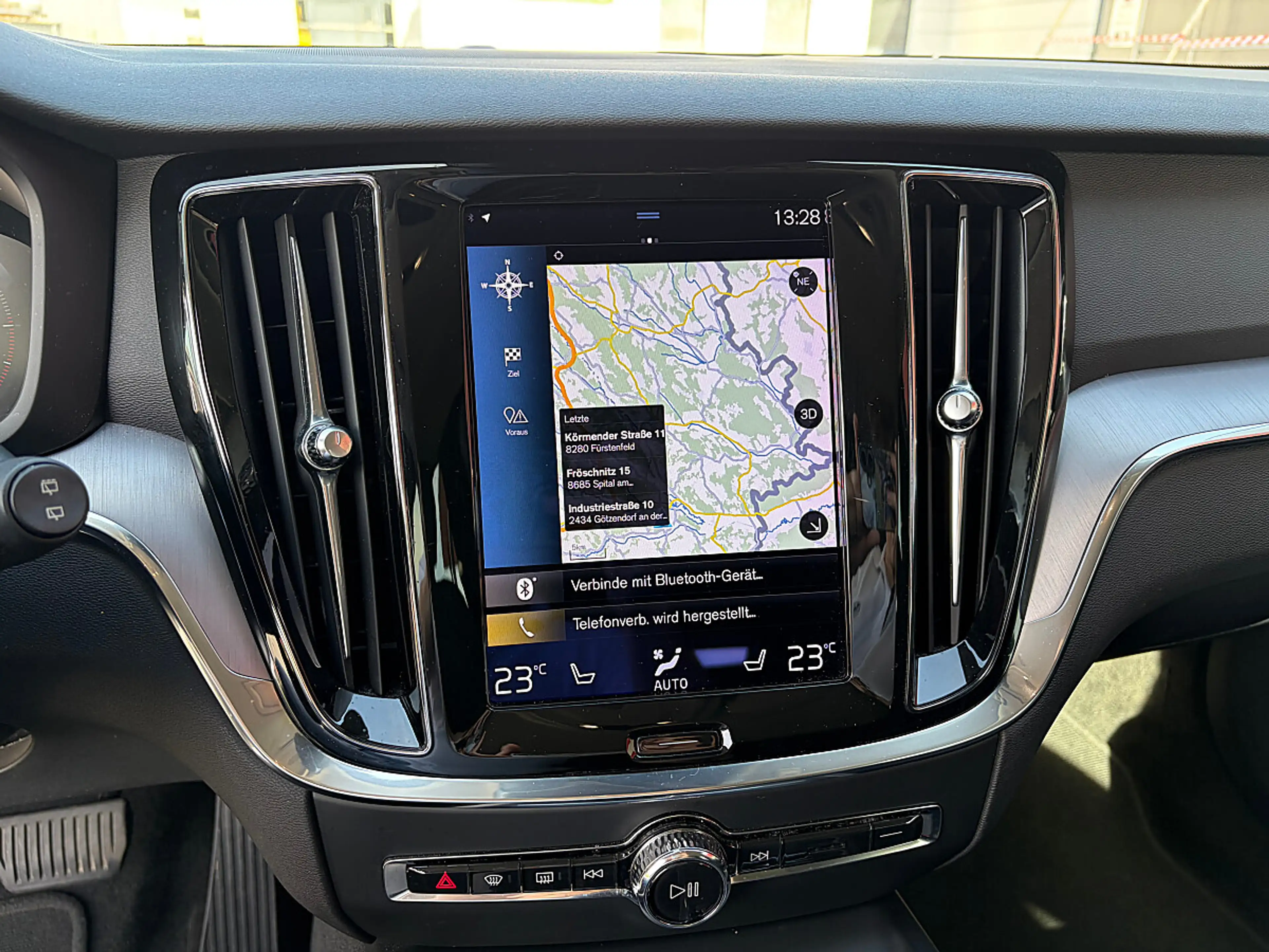 Volvo V60 D3 Momentum Pro Geartronic 110kW / 150PS 6-Gang... — photo 14