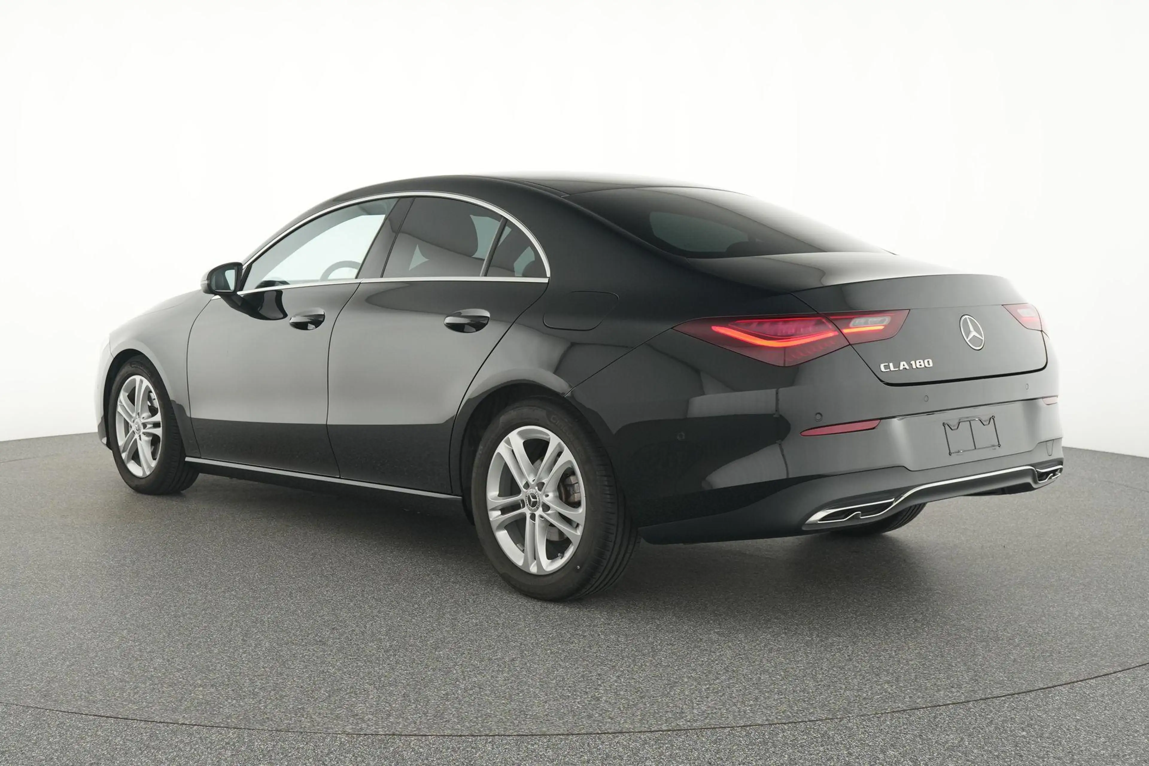 Mercedes-Benz CLA 180 Coupé Business Line — photo 3